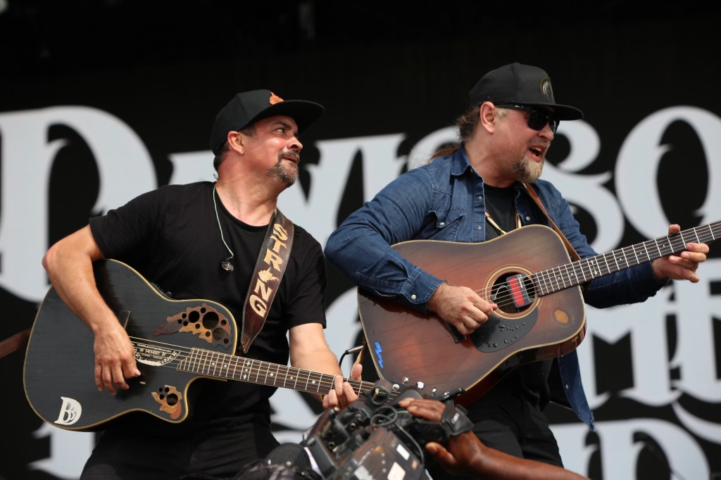 🎵Fast Tracks with the Davisson Brothers Band: Jersey Shore Vibes, Appalachian Roots, and Family&nbsp;Traditions