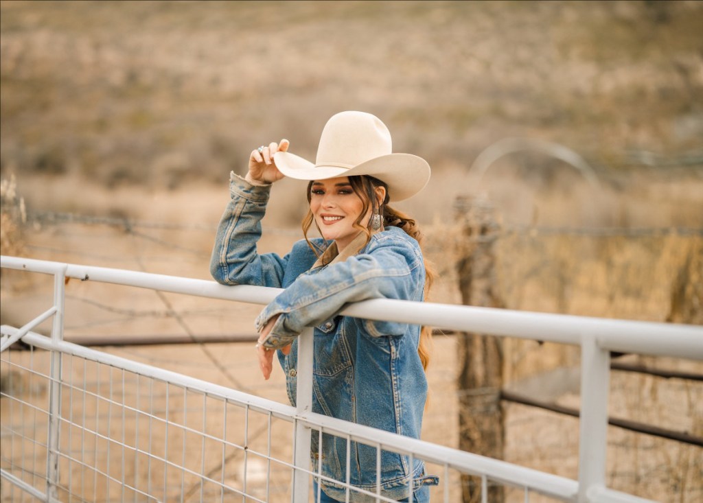 JENNA PAULETTE JUMPS&nbsp;BACK IN THE SADDLE&nbsp;WITH NEW TOUR, DELUXE ALBUM IN&nbsp;2026